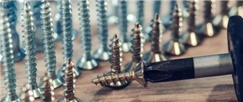 Miks kasutada uste ja akende paigaldamisel roostevabast terasest kruvisid?